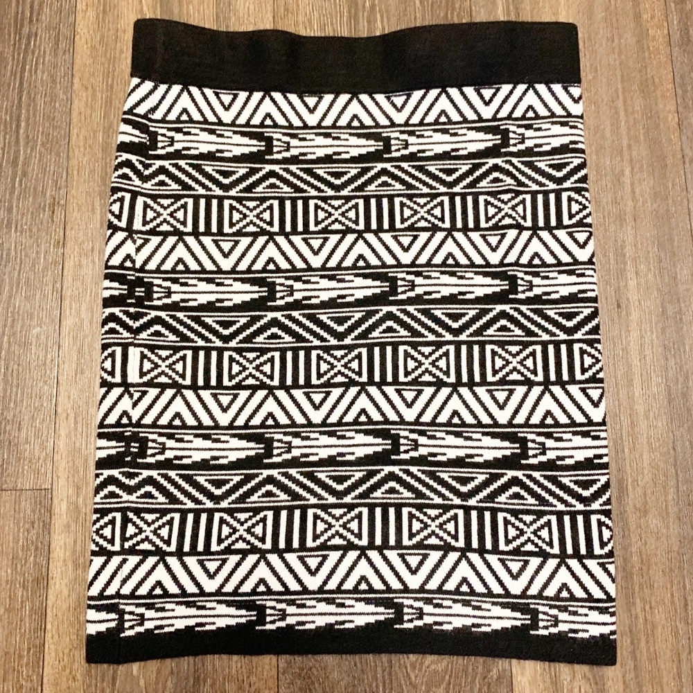 Forever 21 Aztec Stretch-Knit Bodycon Skirt M